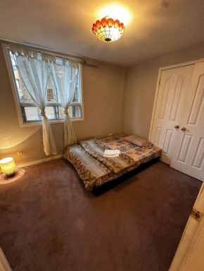 Charming Affordable Accommodation 20 min to Toronto P3